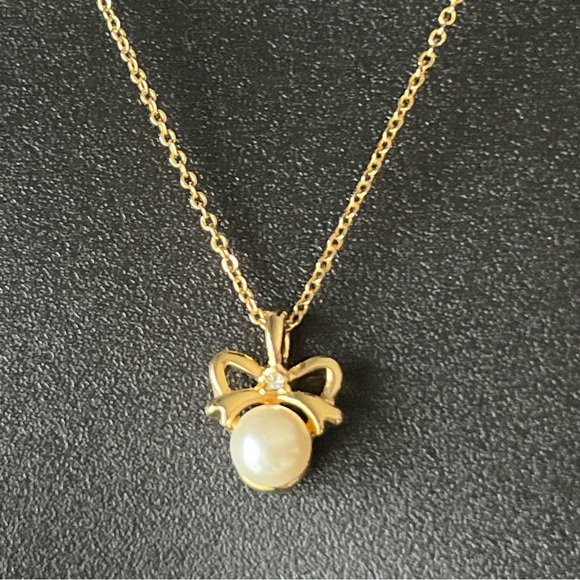 Bow- Pearl- Rhinestone Pendant Gold Tone 18” Chain - Picture 4 of 9